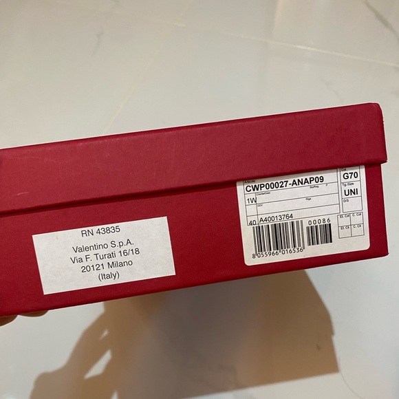 Valentino Garavani Gold Leather Wristlet Simple Clutch With Strap Stud Zip - Picture 4 of 4